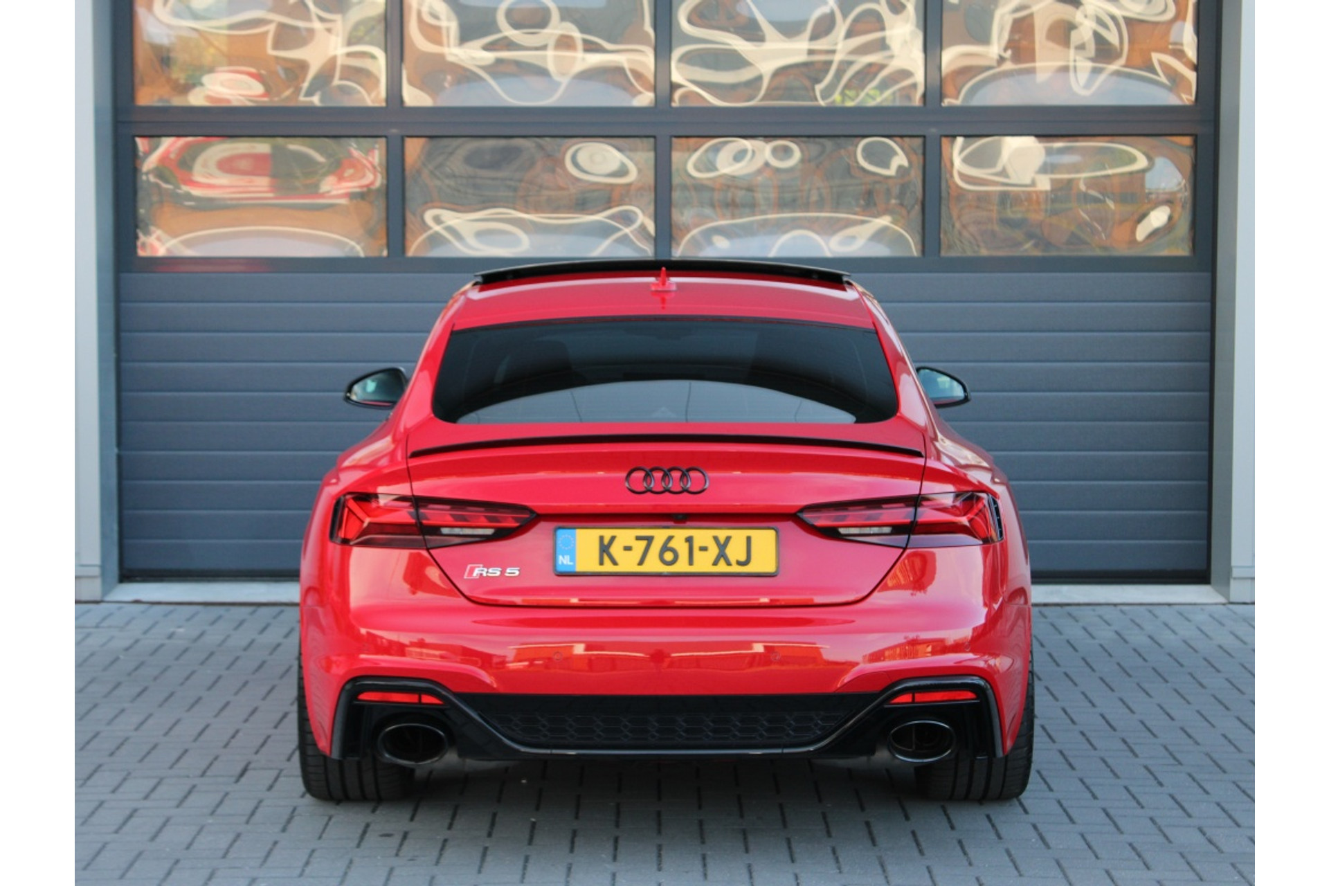 45839194-3.jpg